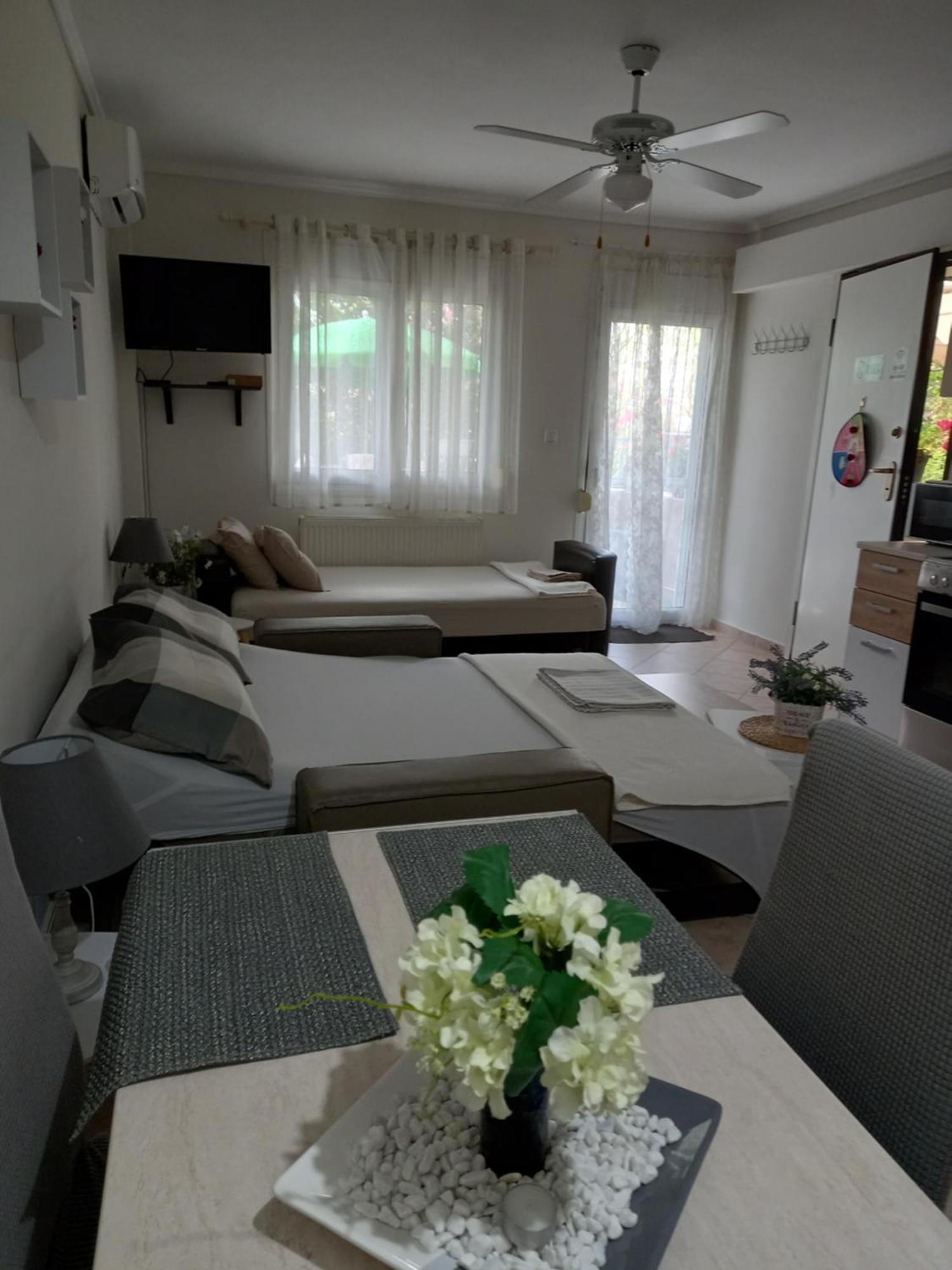 Peramos Apartments Néa Péramos Dış mekan fotoğraf