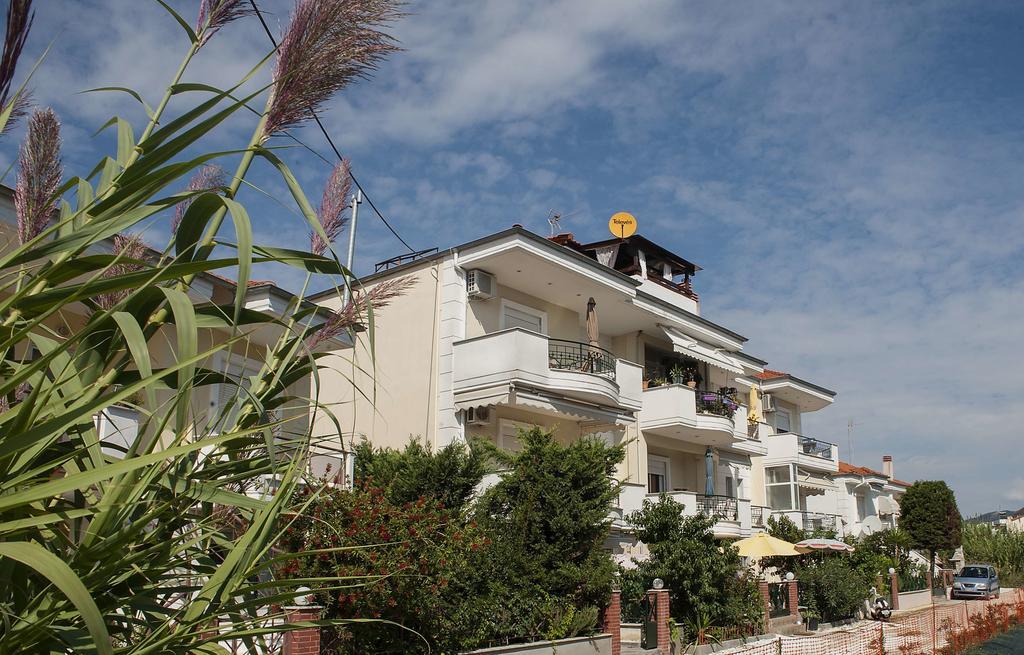 Peramos Apartments Néa Péramos Dış mekan fotoğraf